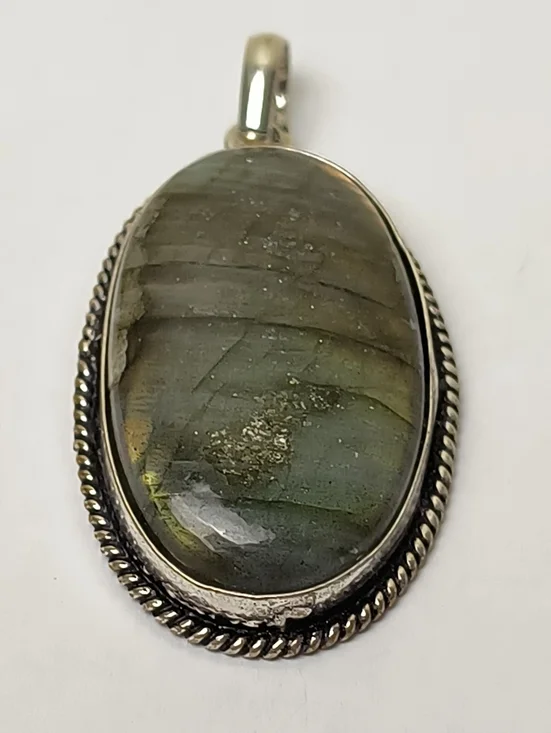 Handmade Artisan Silver Tone Oval Labradorite Pendant in Green-Gray - Picture 3 of 4